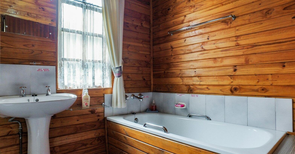 Bathroom 3, Impala Niezel Lodge, Ehlanzeni