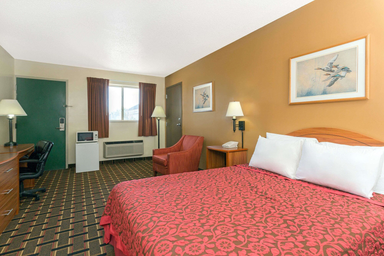 Bedroom 2, Days Inn by Wyndham Paxton, Keith