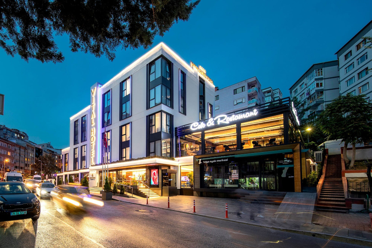Exterior & Views