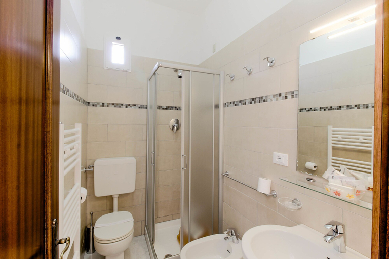 Bathroom 4, Residence Villa Alda, Savona