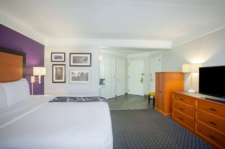 Bedroom 27