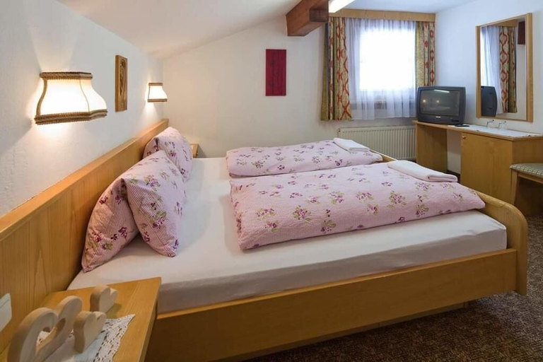 Bedroom 2, Gasthof Eiserne Hand, Kitzbühel