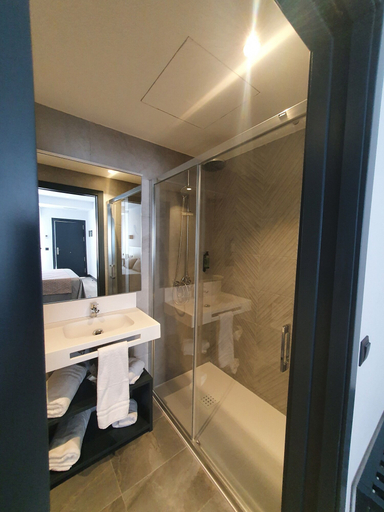 Bathroom 5, Hotel Iberum, Toledo