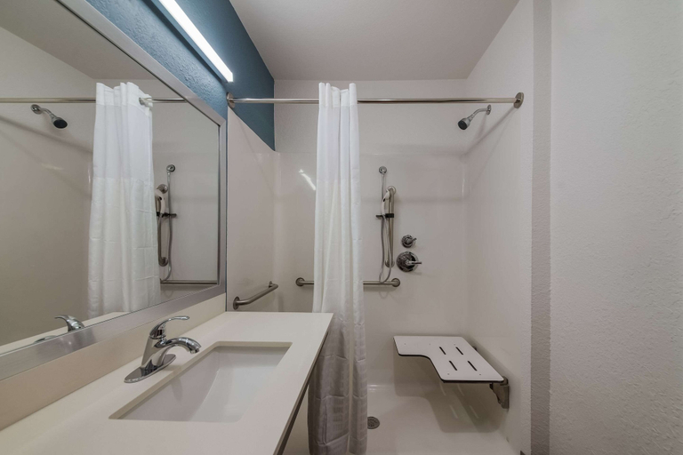 Bathroom 5, WoodSpring Suites Wesley Chapel-Tampa, Pasco