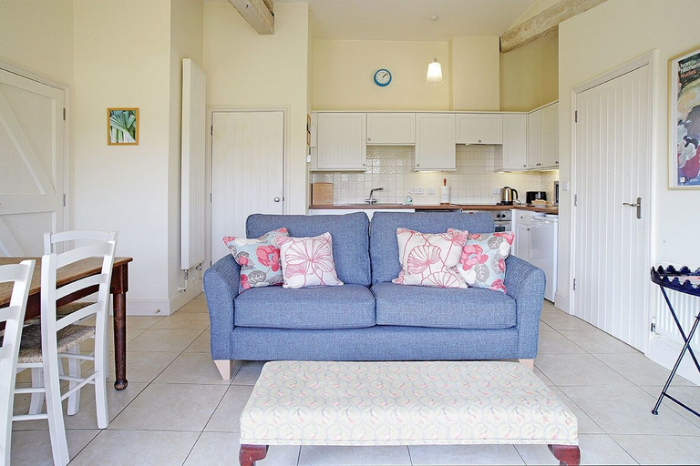 Others 4, Chestnut Lodge, East Sussex