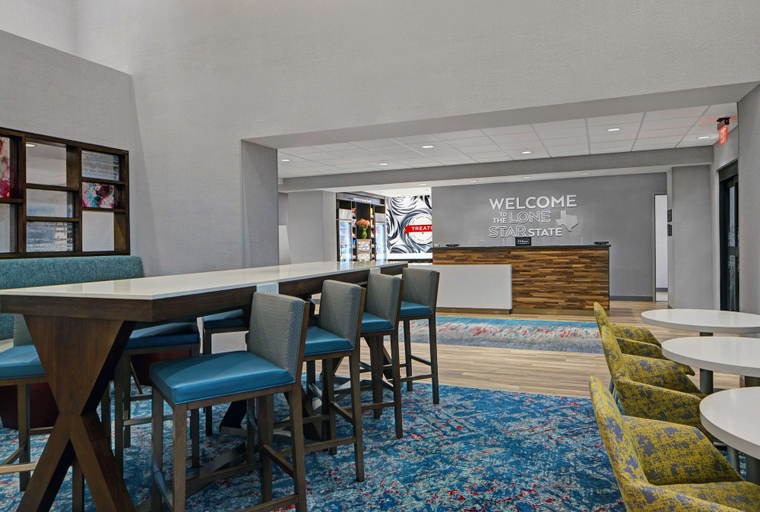 Food & Drinks 5, Hampton Inn & Suites Farmers Branch Dallas, Dallas