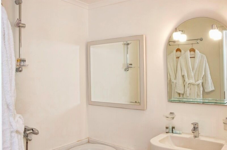 Bathroom 5, Hotel Daedalus, South Aegean