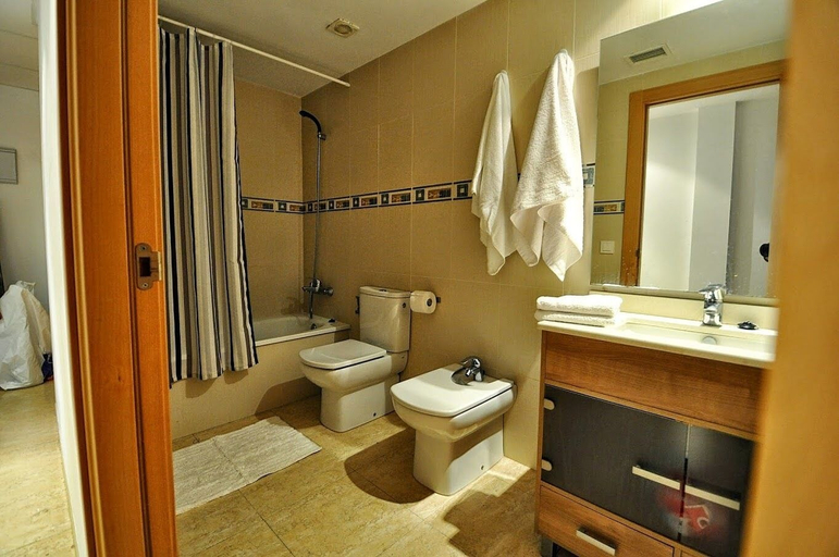 Bathroom, Apartment Acacias Lloretholiday, Girona