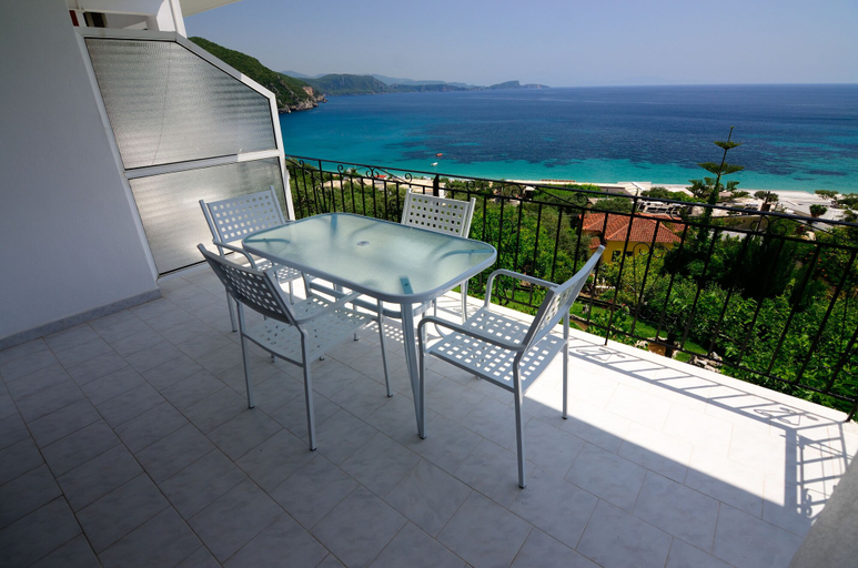 Others 5, Mare Blu, Epirus