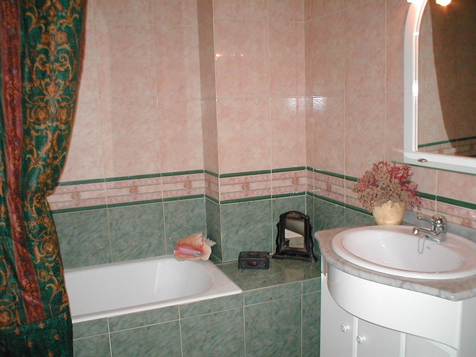 Bathroom 3, Casa Laiglesia, Zaragoza