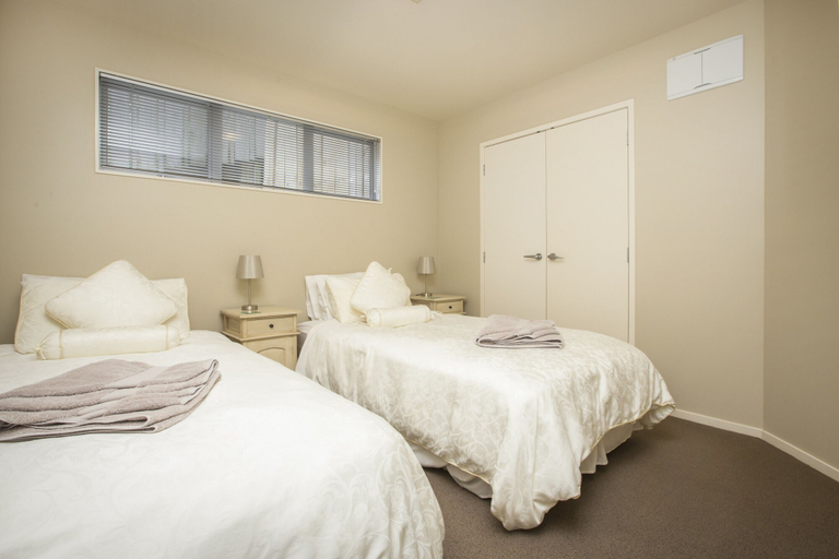 Bedroom 2, Tahi Lodge - Matakana Coast, Rodney