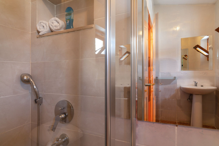 Bathroom 5, Korsan Apartments, Kaş
