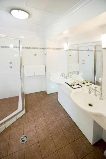 Bedroom 4, Quality Inn Penrith, Penrith - West