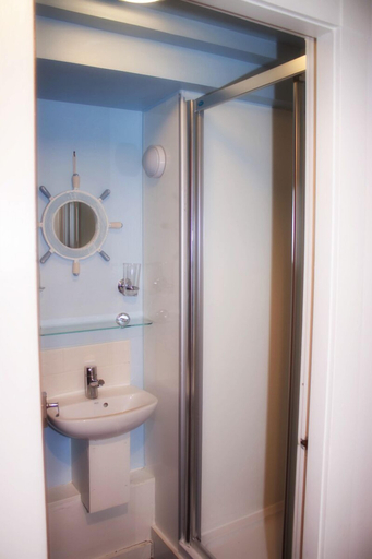 Bathroom, Be My City Apartment, Edinburgh
