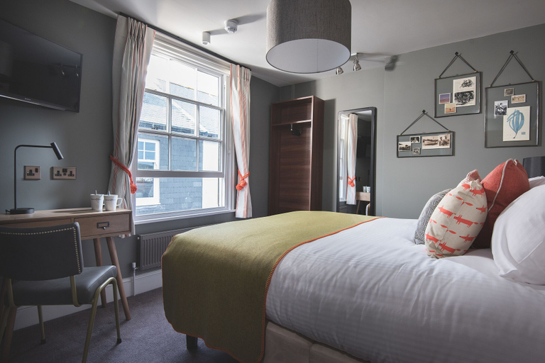 Bedroom 4, Chainlocker, Cornwall