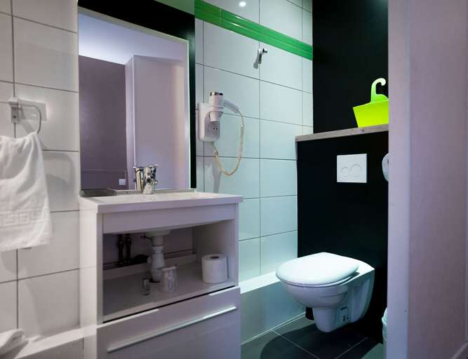 Bathroom 4, Hotel de Quebec, Seine-Maritime