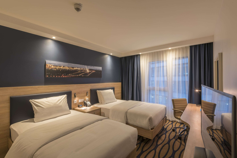 Bedroom 3, Hampton by Hilton Frankfurt Airport, Frankfurt am Main