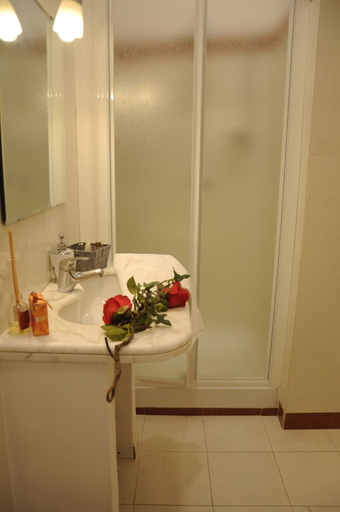 Bathroom 3, 95 Rooms in Rome, Roma