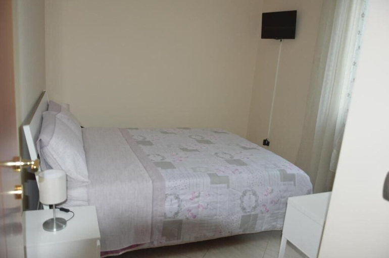 Bedroom 3, La Colomba B&B, Bari