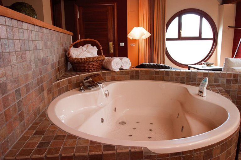 Bathroom 4, El Privilegio de Tena, Huesca
