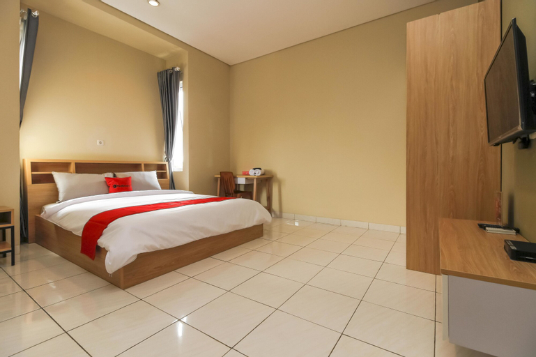 Bedroom 1, RedDoorz @ Cilandak Barat, South Jakarta