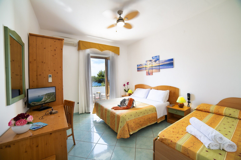 Bedroom 3, Hotel La Mandorla, Napoli