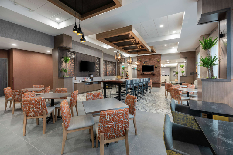 Food & Drinks 5, Hampton Inn & Suites Charlottetown, Queens