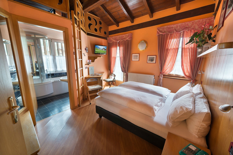 Bedroom 3, Hotel Astra, Sondrio
