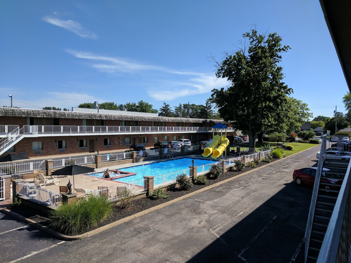 Exterior & Views 2, South Shore Inn, Erie