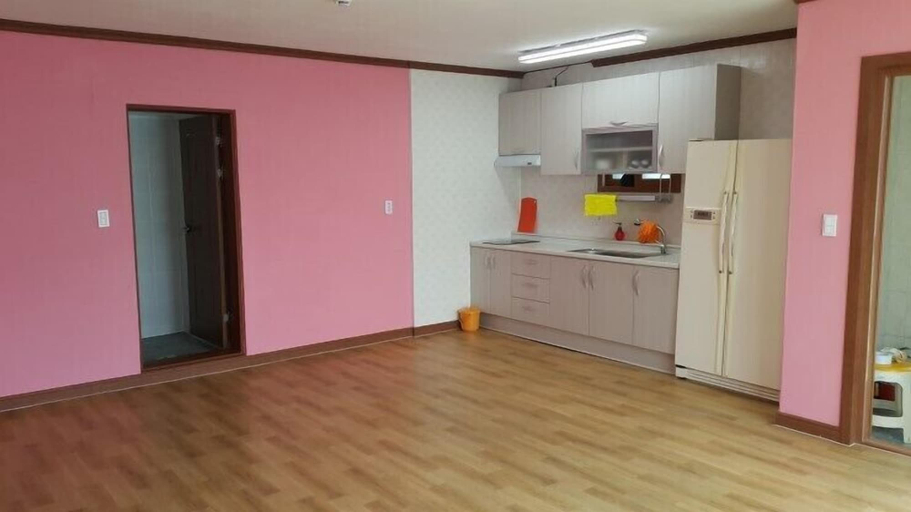 Others 5, Sirak Pension, Masan