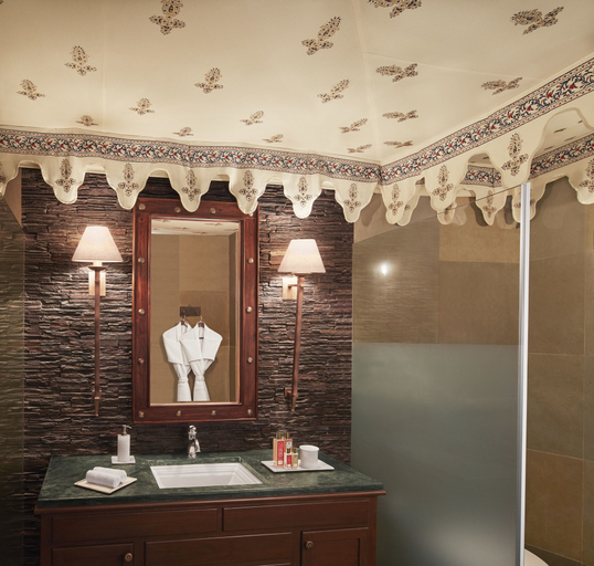 Bathroom 5, Taj Aravali Resort & Spa, Udaipur