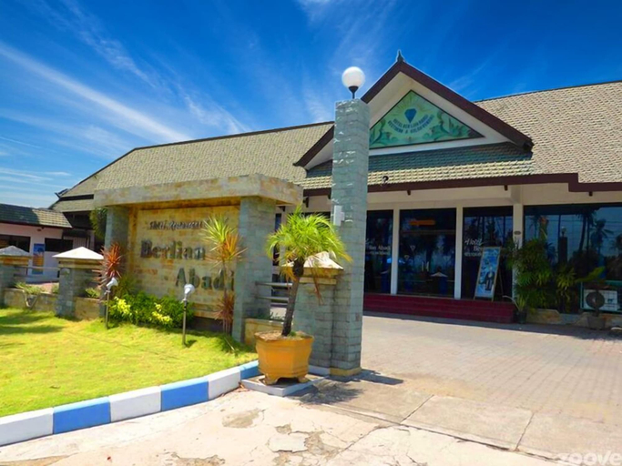 Exterior & Views 3, Berlian Abadi Hotel by Sinergi, Banyuwangi