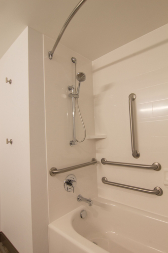 Bathroom 4, Hampton Inn Medina, Medina