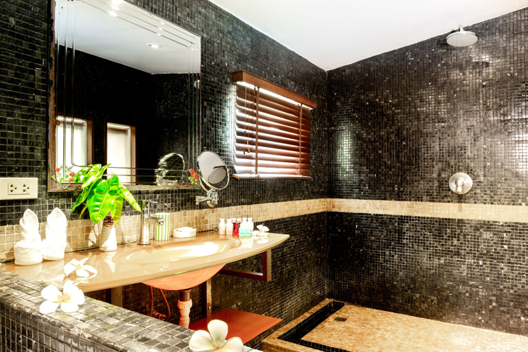 Bathroom 5, Paradise Island Estate, Ko Samui