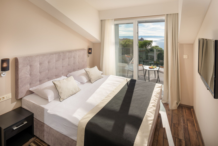 Bedroom 2, Hotel Central Beach 9, Makarska