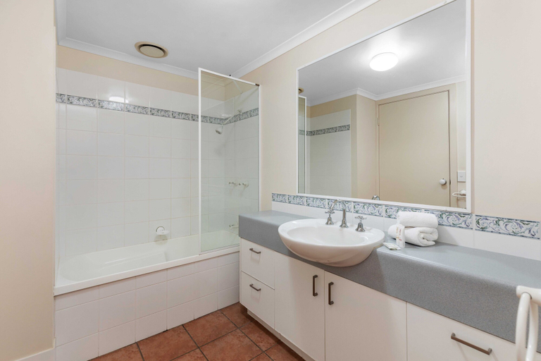 Bathroom 2, Rivershores, Noosa - Noosa-Noosaville