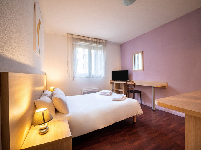 Bedroom 3, ResidHotel Saint Etienne Centre, Loire