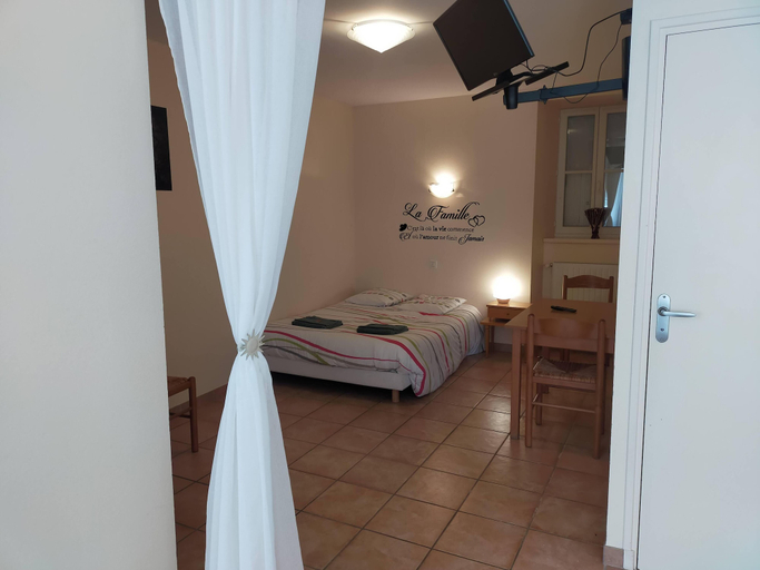 Bedroom 2, L'Astrassadou, Cantal