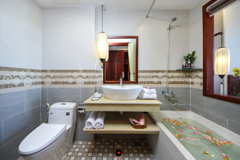 Bathroom 4, Uptown Hoi An Hotel, Da Nang