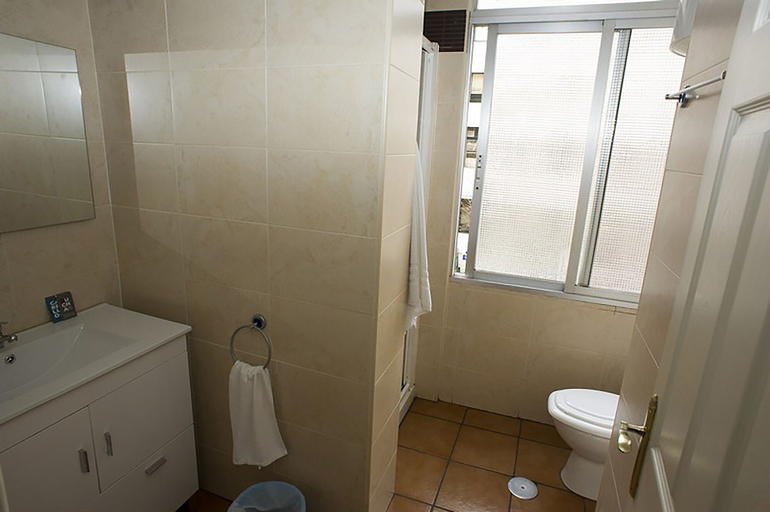 Bathroom 3, Hostal Velarde, Toledo