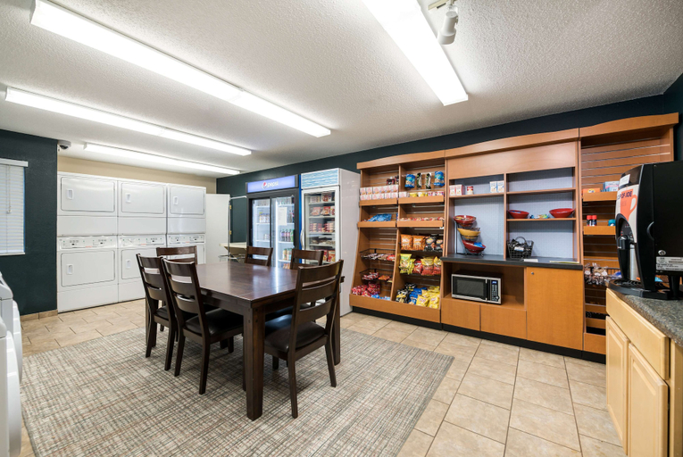 Food & Drinks 5, Sonesta Simply Suites Hampton, Hampton