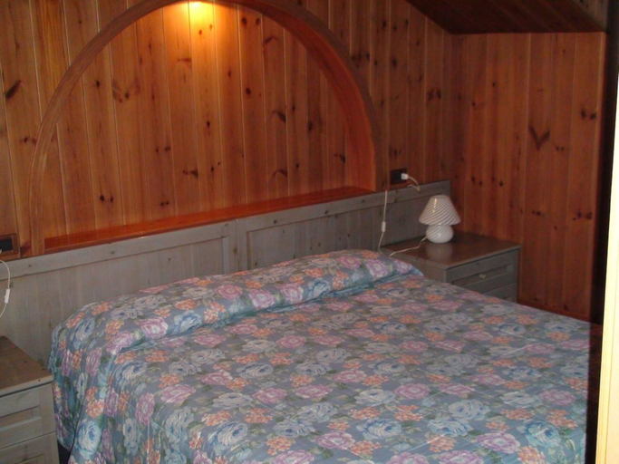 Bedroom 2, Hotel Calalzo, Belluno