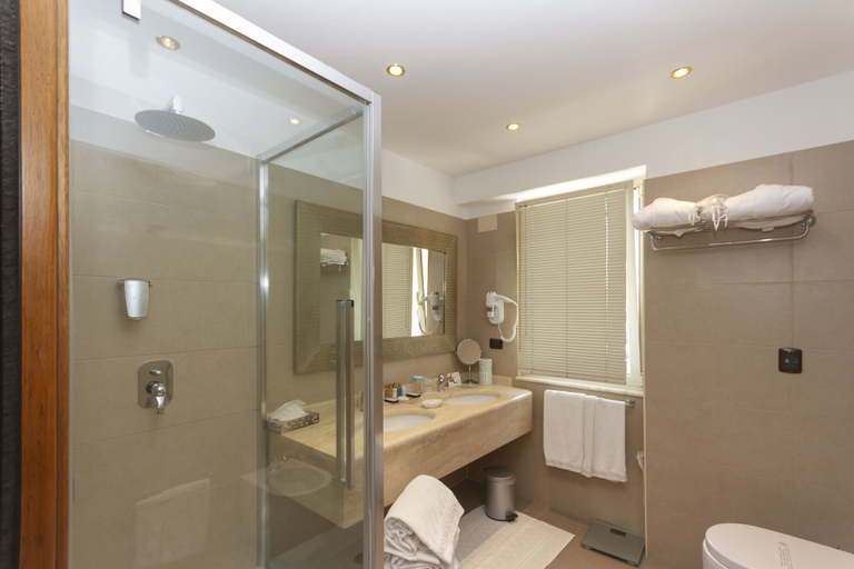 Bathroom 4, Hotel Simius Playa, Cagliari