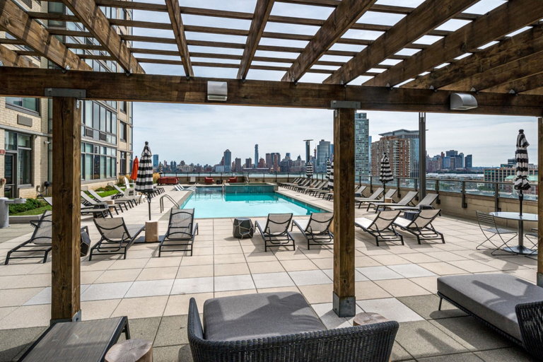 Sport & Beauty 3, Bluebird Suites near PATH, Jersey City