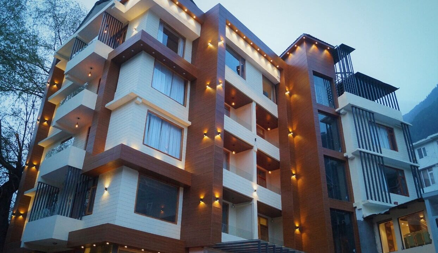 Exterior & Views