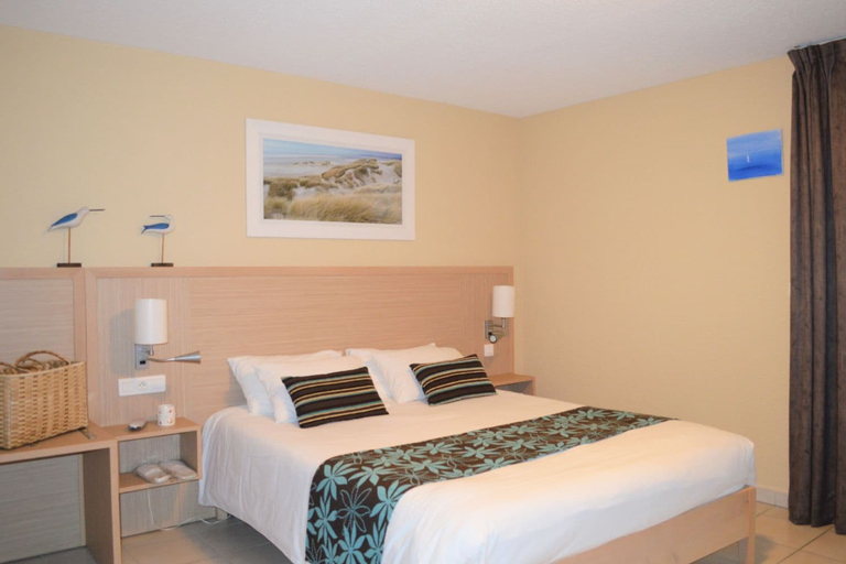 Bedroom 3, Hotel l'Oceane, Charente-Maritime