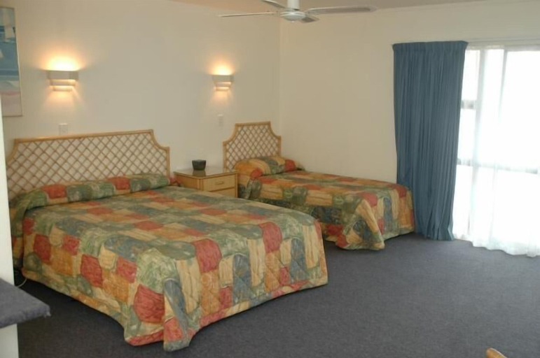 Bedroom, Sails Motor Inn, Hamilton