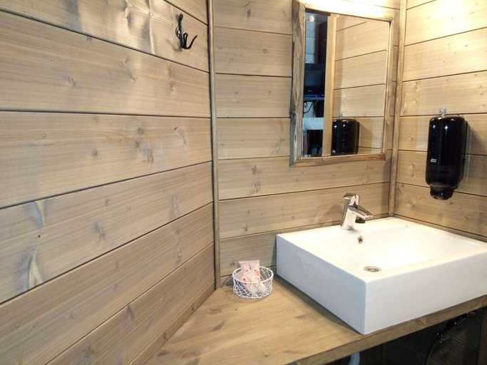 Bathroom 5, Revontuli Resort Glass Igloos, Central Finland