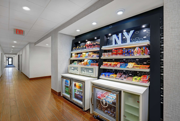 Food & Drinks 5, Hampton Inn Utica, Oneida