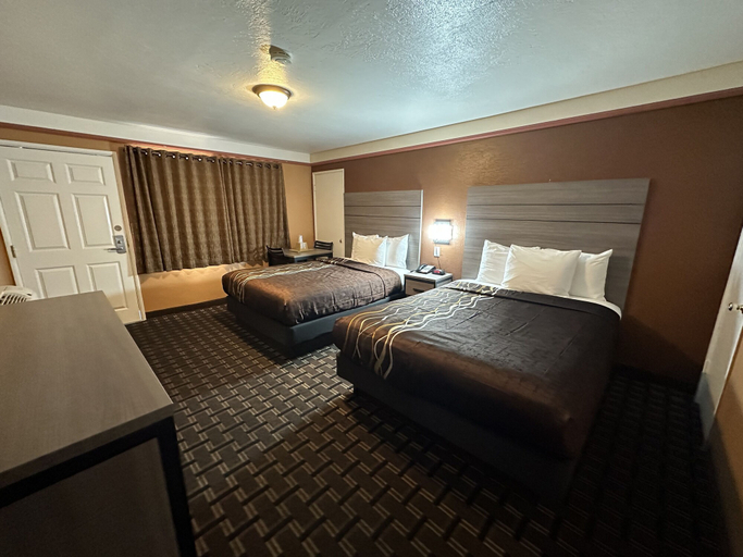 Bedroom 5, New Corral Motel, San Bernardino
